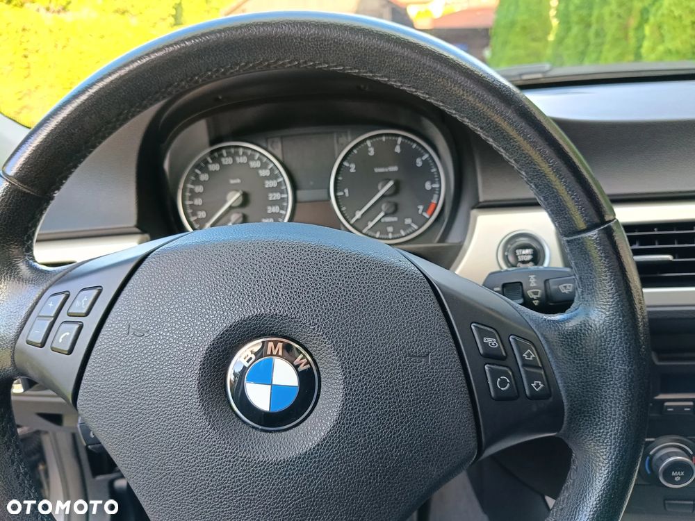 BMW Seria 3 318i - 9