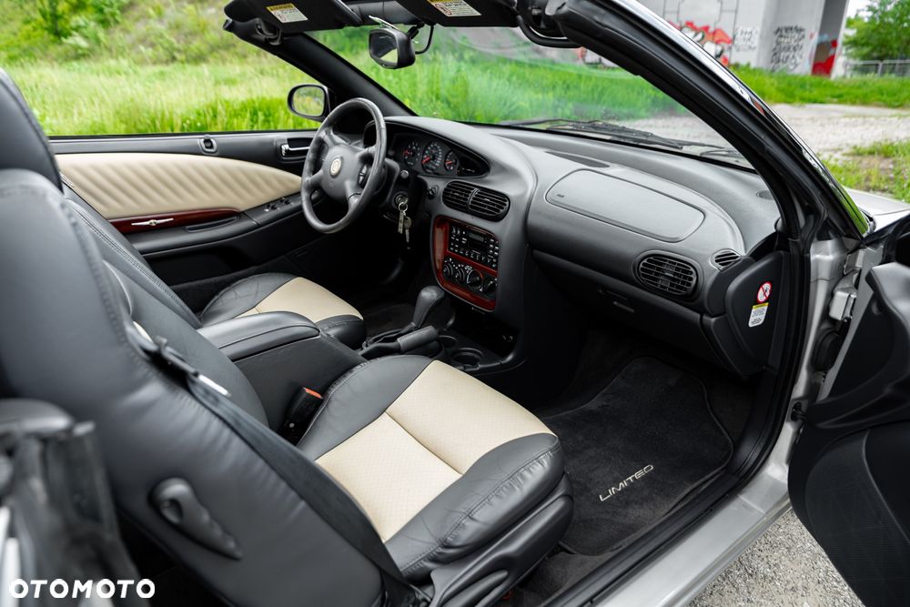 Chrysler Stratus - 25