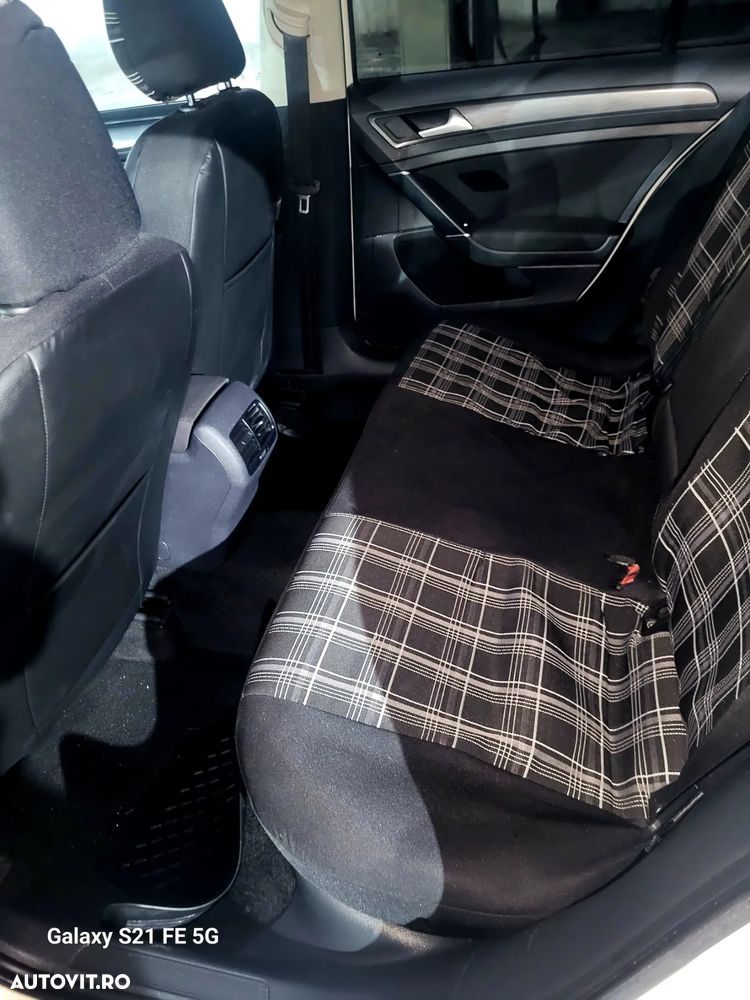 Volkswagen e-Golf - 11