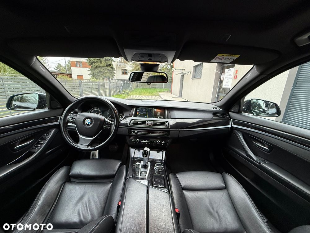 BMW Seria 5 525d xDrive - 14