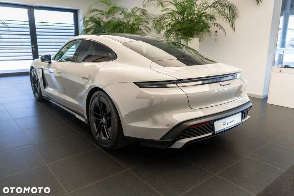 Porsche Taycan 4 - 3
