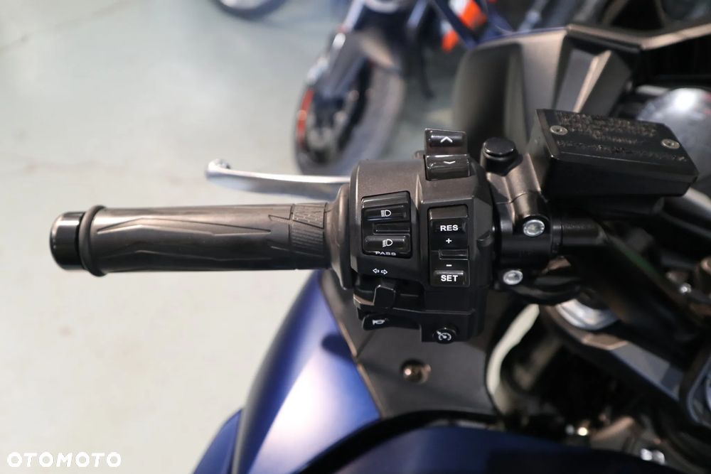 Yamaha FJR - 12