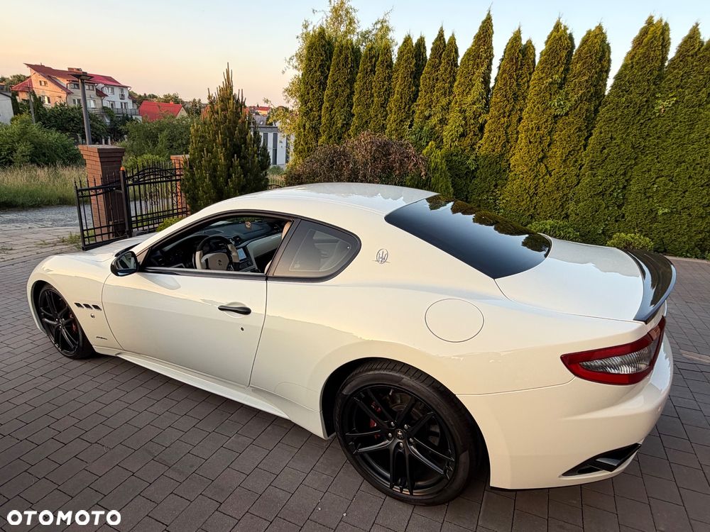 Maserati GranTurismo S Automat - 22