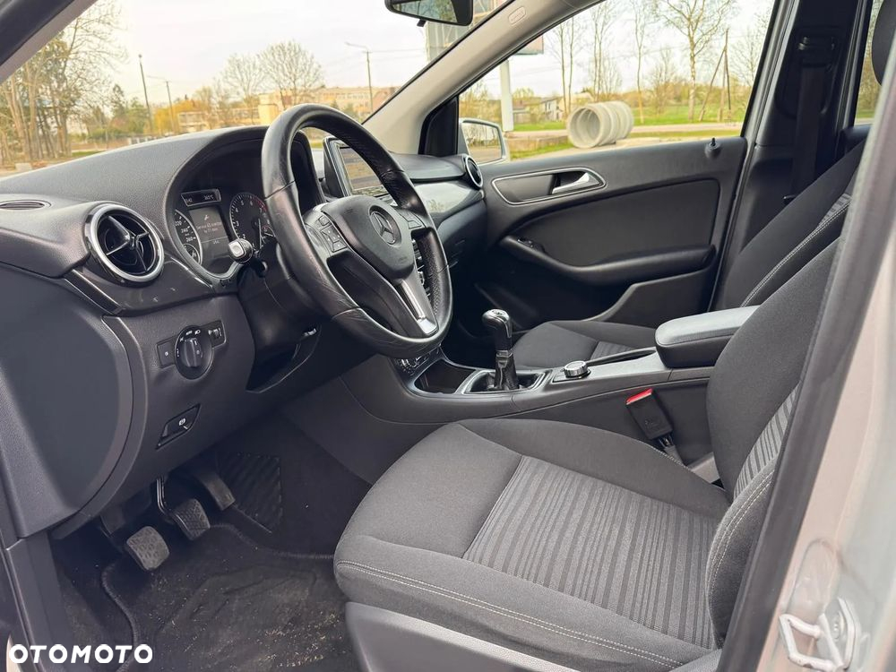 Mercedes-Benz Klasa B 180 (BlueEFFICIENCY) - 28