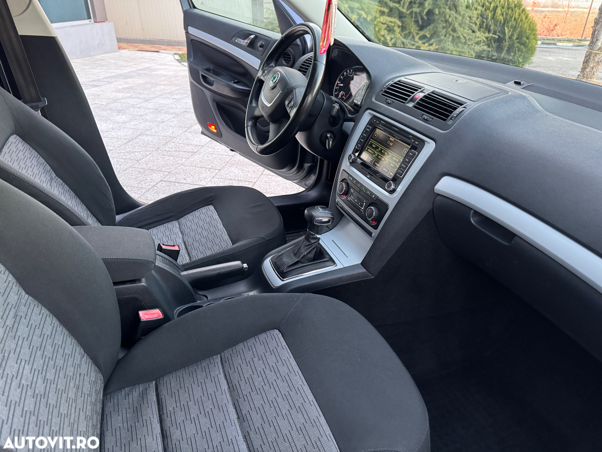 Skoda Octavia 1.6 TDI Ambiente DSG - 10