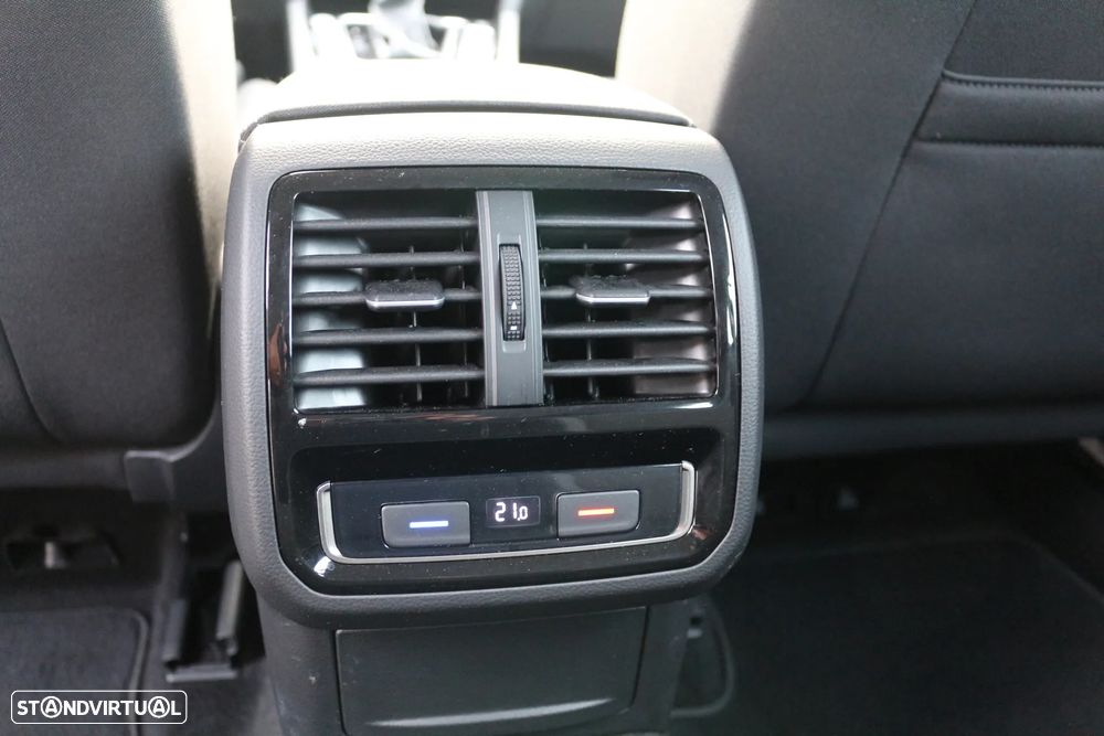 VW Passat Variant 2.0 TDi Business DSG - 28
