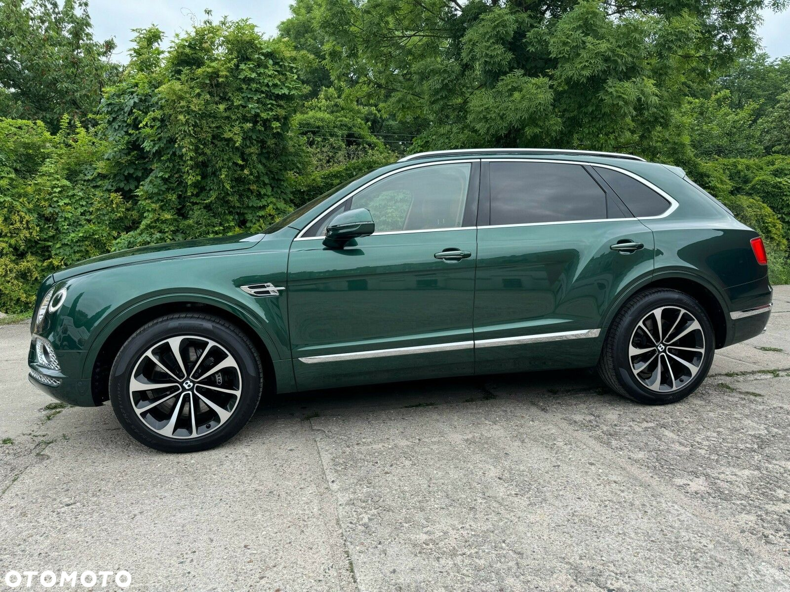 Bentley Bentayga - 10