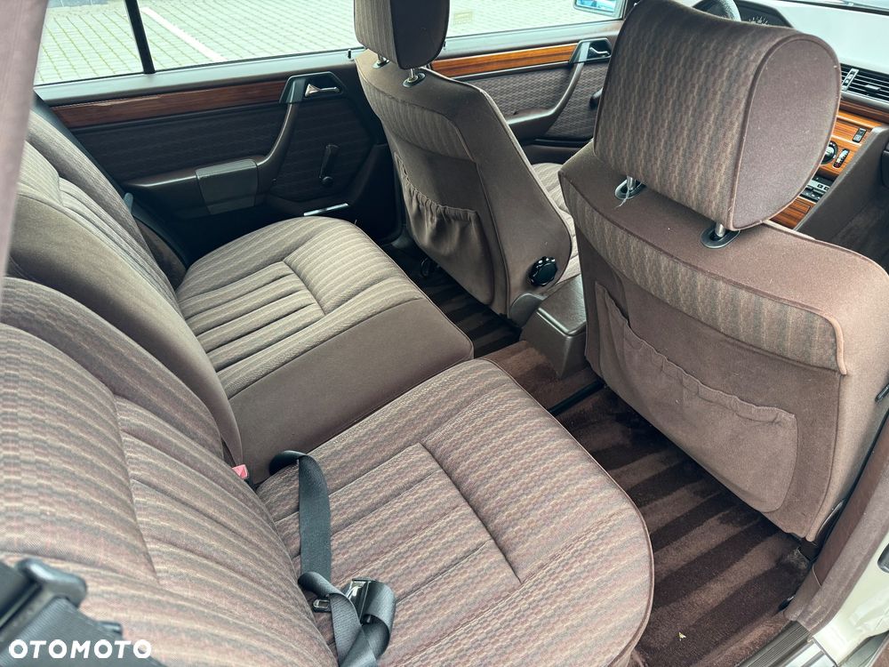 Mercedes-Benz W124 (1984-1993) - 24