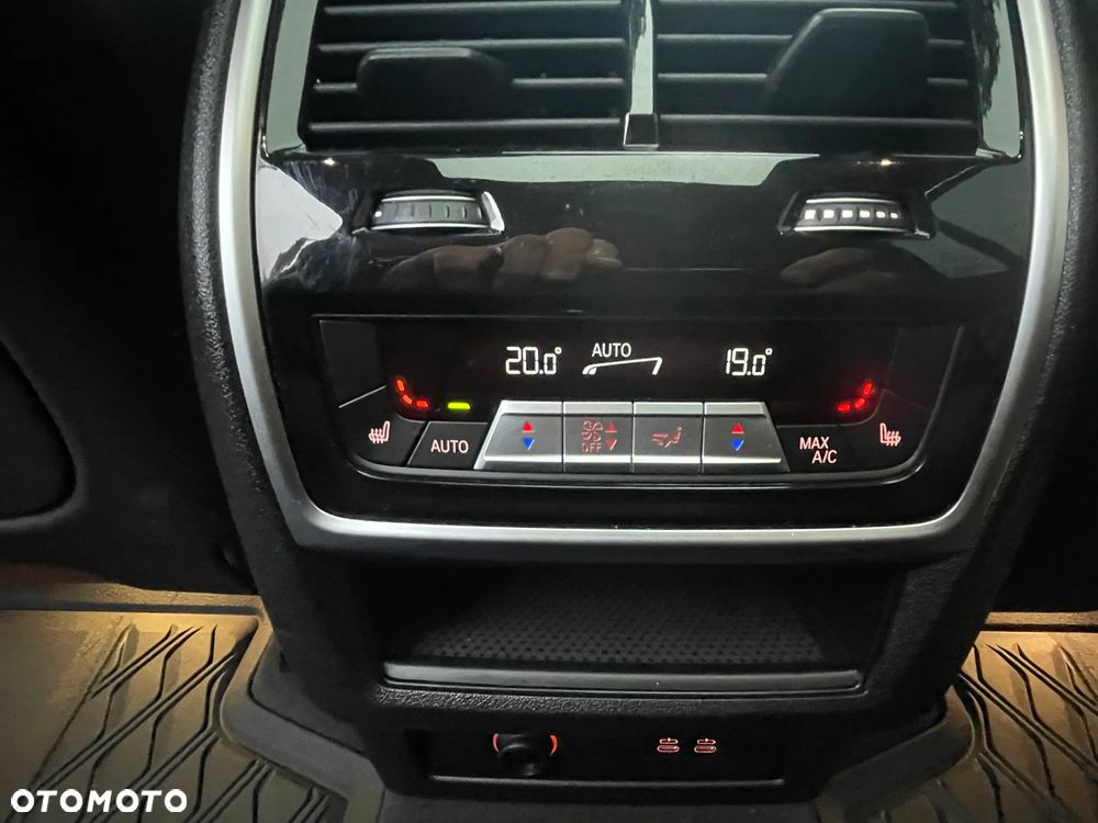BMW X7 - 23