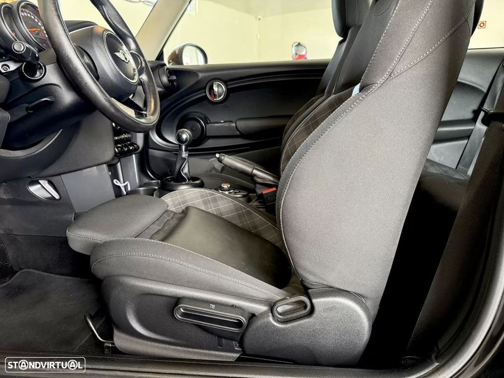 MINI 3 Portas One D - 32