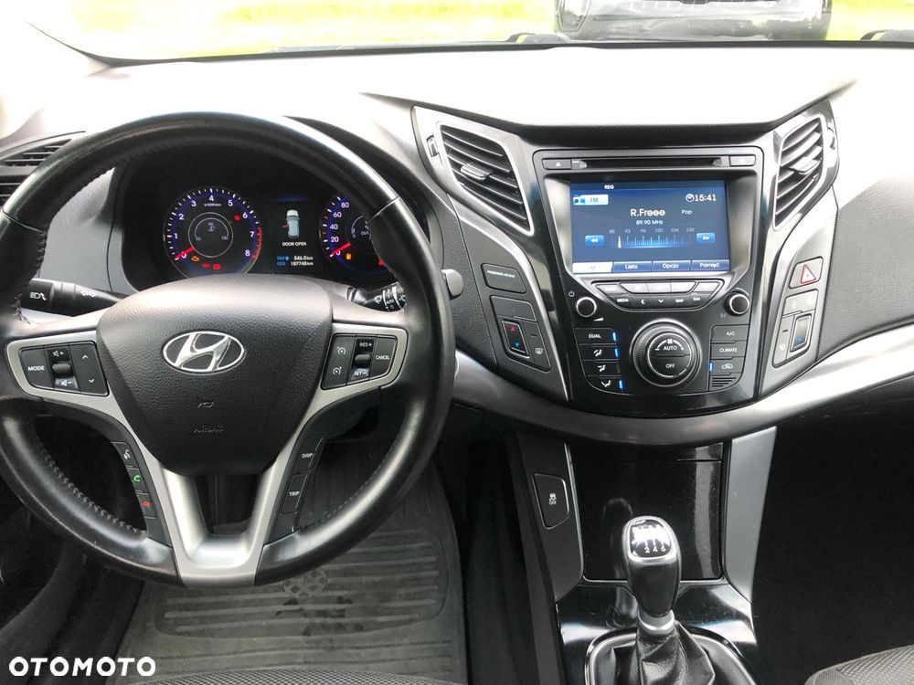 Hyundai i40 Kombi blue 1.6 Trend - 9