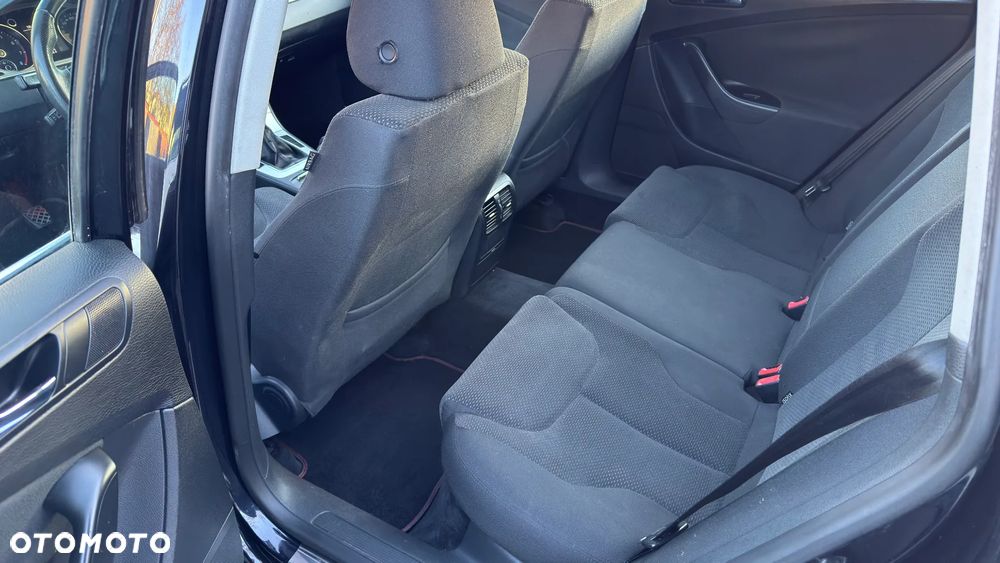 Volkswagen Passat 2.0 FSI Individual - 28