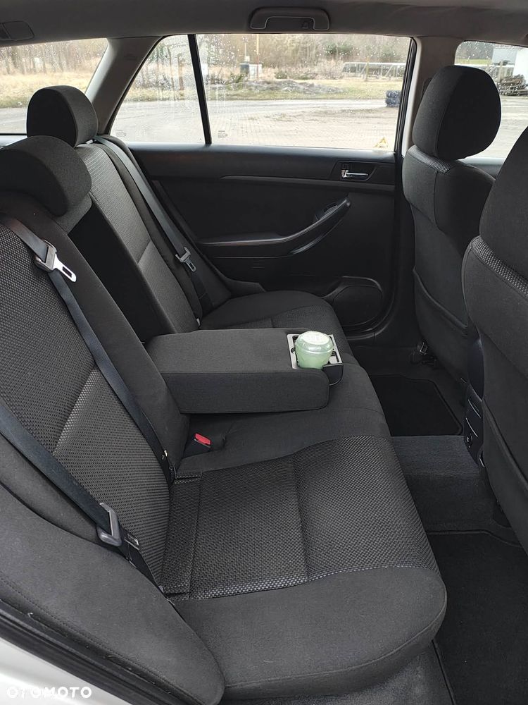 Toyota Avensis 1.8 VVT-i - 35