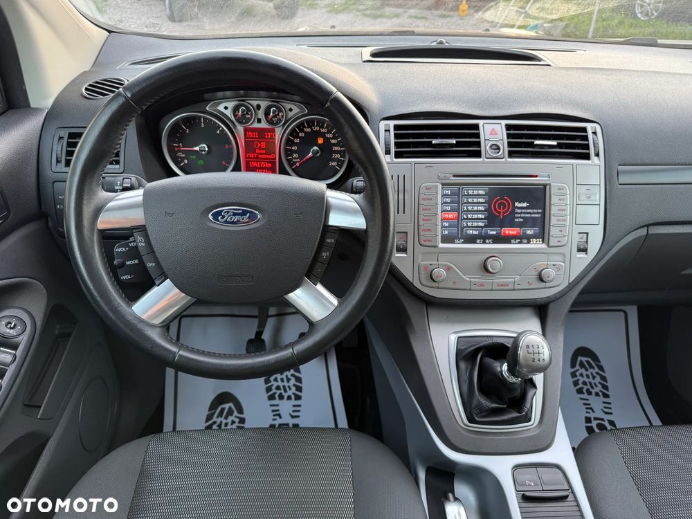 Ford Kuga 2.0 TDCi 2x4 Titanium - 32