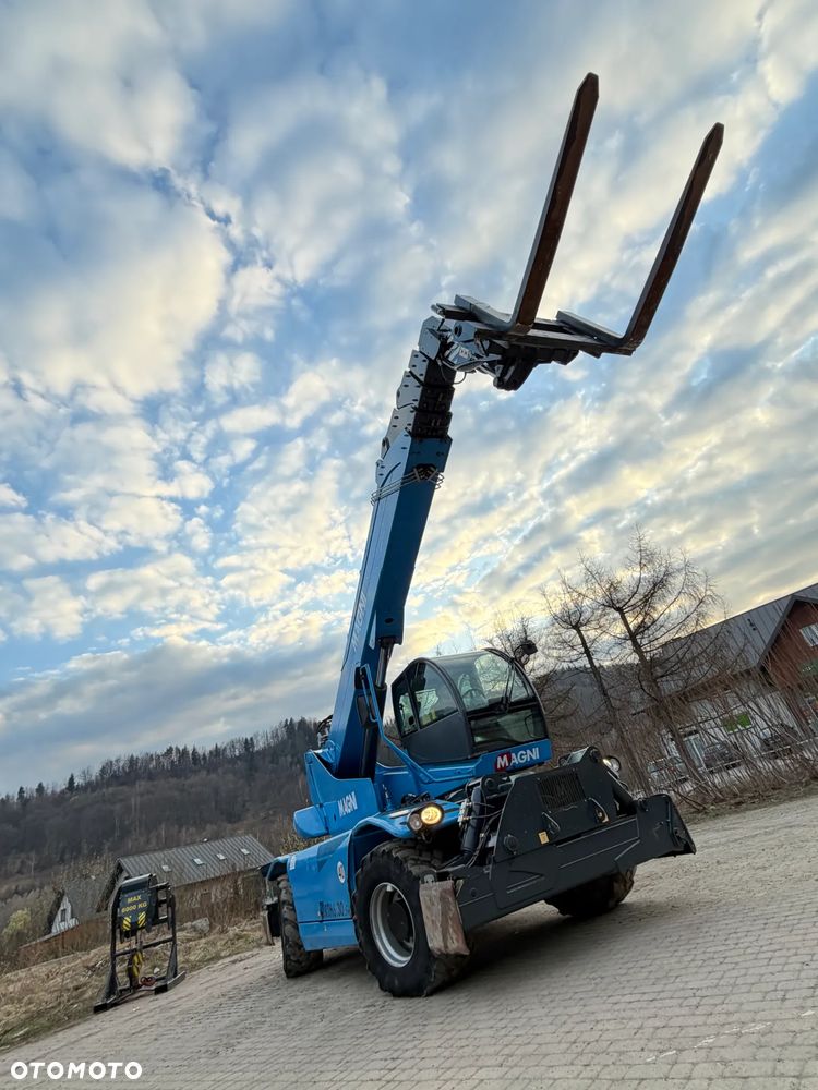 Magni RTH 6.30 SH-M/C . Ładowarka Teleskopowa Dźwig Zwyżka 30 metrów wysuw . Udźwig 6 ton. 4391 mtg Kosz (Pilot 2 funkcje) Wciągarka hydr. Widły. Jak Nowa z Norwegii! 2018rok. KLIMA Webasto post. Aktualna DEKRA 2026r. skręt 4 koła KRAB. Auto-poziomowanie! Zero luzów wycieków jak Nowa z salonu. Pełny Obrót. Małe Gabaryty maszyny. Mała waga 21 ton a potężny zasięg i udzwig! - 39