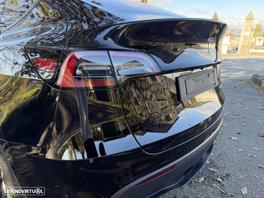 Tesla Model Y Long Range Dual Motor AWD - 13