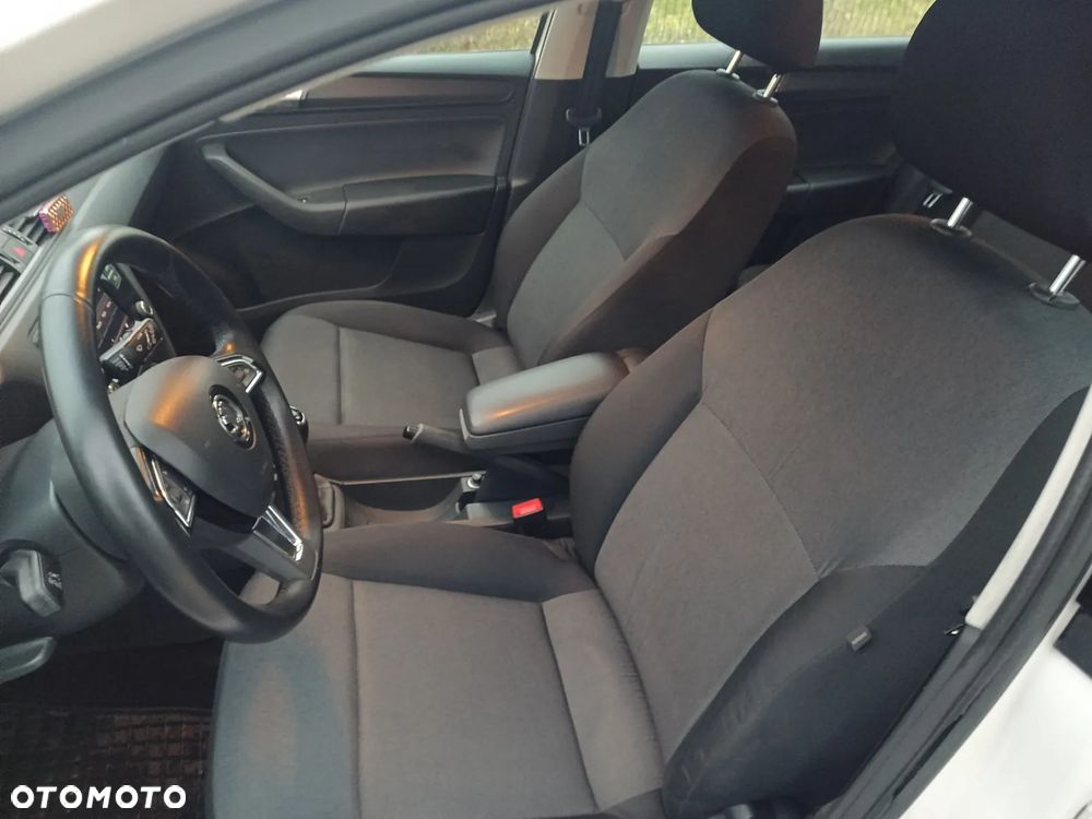 Skoda RAPID 1.0 TSI Active - 30