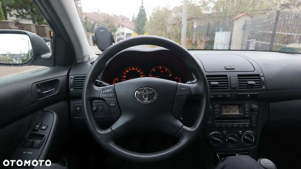 Toyota Avensis - 14