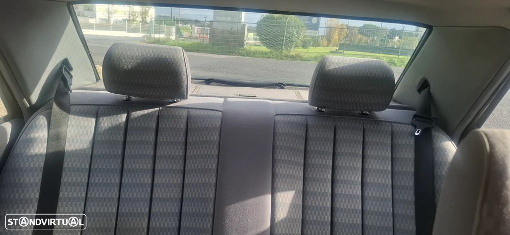 Mercedes-Benz W201 (1982-1993) 190 D 2.5 - 11