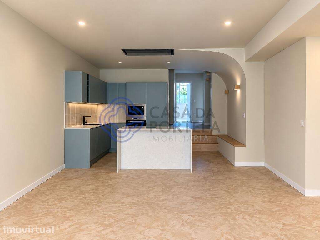 Apartamento à venda com duas suites em Matosinhos Sul, próximo à praia - Grande imagem: 2/19