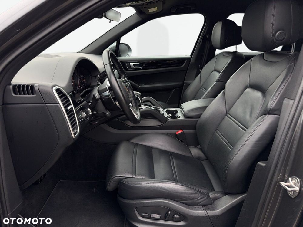 Porsche Cayenne - 12