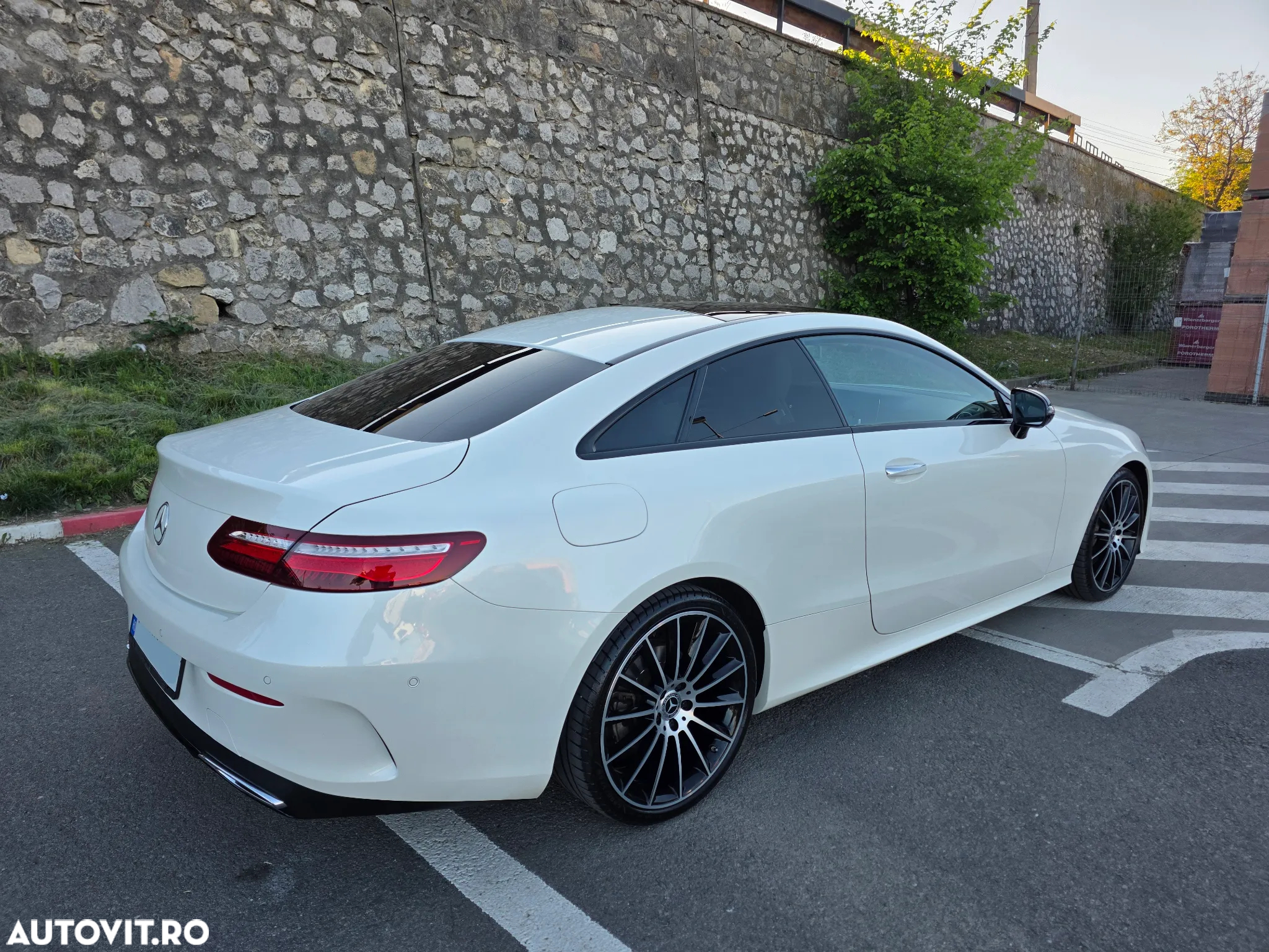 Mercedes-Benz E - 12