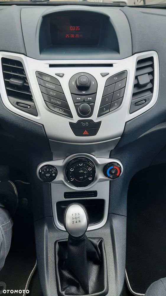 Ford Fiesta 1.25 Celebration - 23