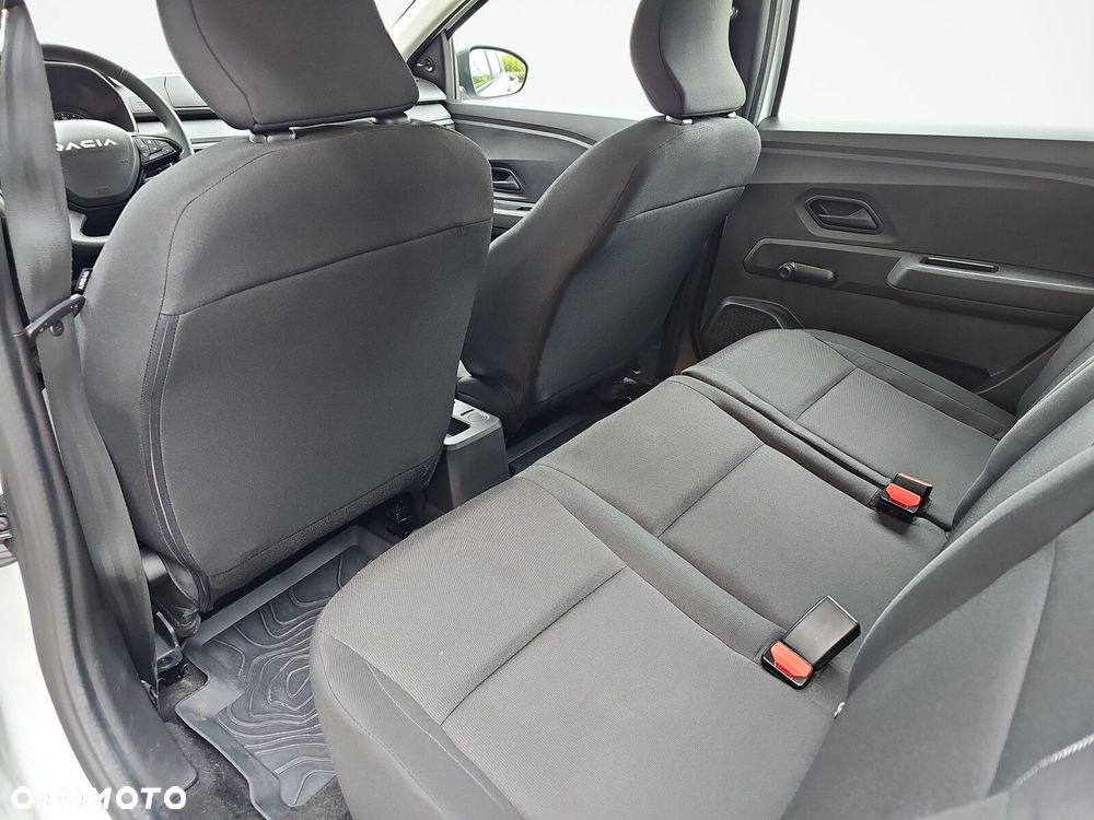 Dacia Jogger 1.0 TCe Essential 7os - 16