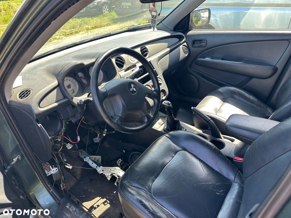 Mitsubishi Outlander 2.0 4WD Invite - 13