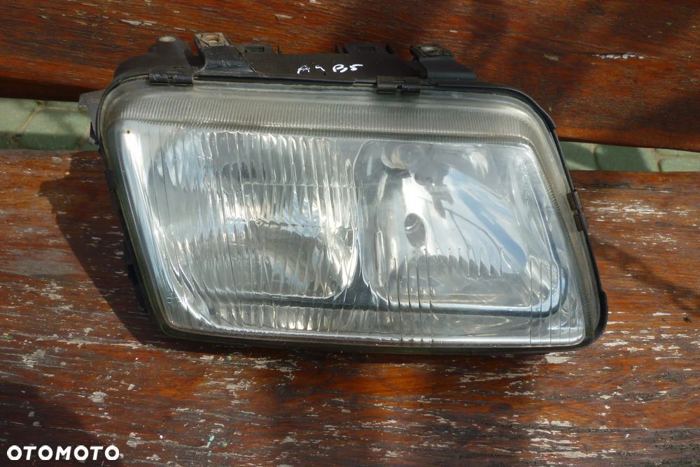 lampa prawa Audi A3 8L Hella Europa - 1