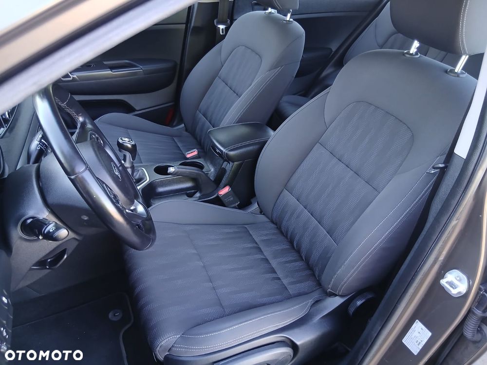 Kia Sportage 1.6 GDI 2WD Attract - 22