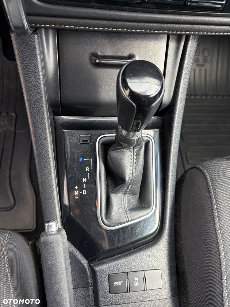 Toyota Auris 1.6 Premium + MM - 22