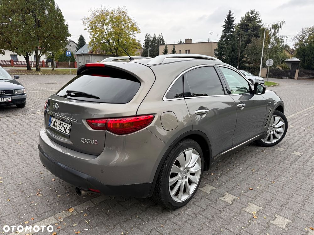 Infiniti QX70 - 18