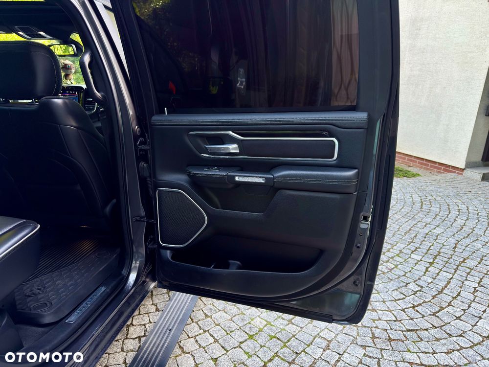 RAM 1500 Crew Cab Shortbed Laramie - 18