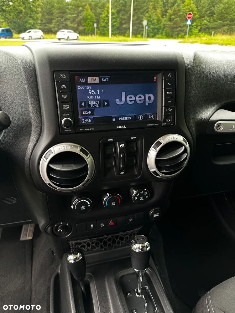 Jeep Wrangler Unlimited 3.6 Automatik Sahara - 12