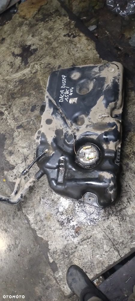 DACIA DUSTER I 1,5dci bak zbiornik paliwa - 1