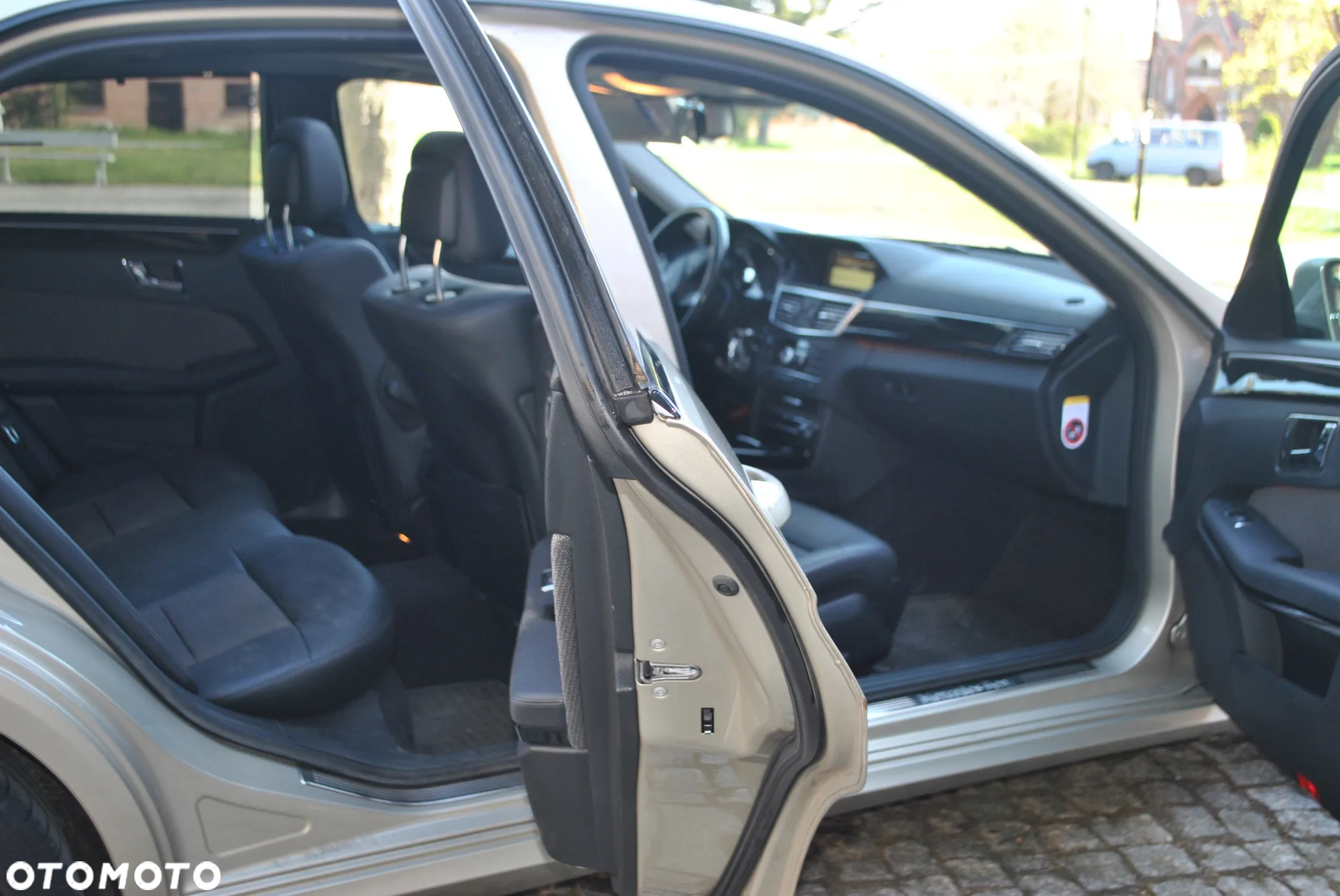 Mercedes-Benz Klasa E 350 T CDI DPF 4Matic BlueEFFICIENCY 7G-TRONIC - 11