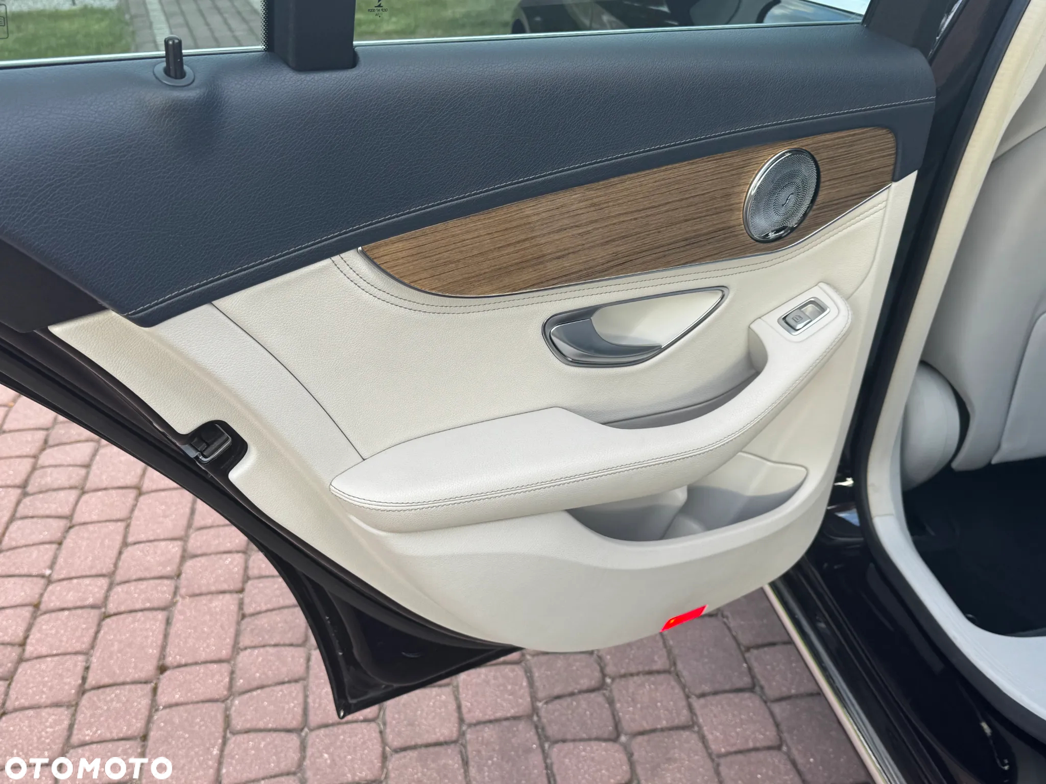 Mercedes-Benz Klasa C 250 7G-TRONIC - 32