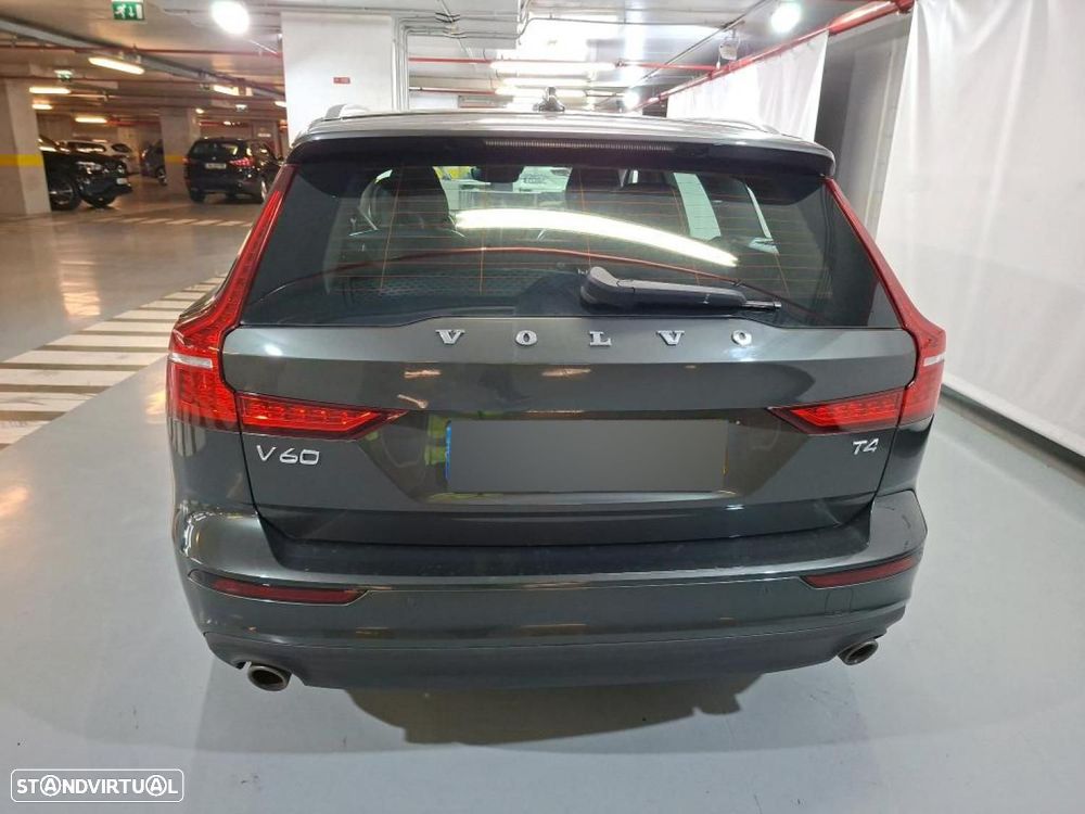 Volvo V60 2.0 T4 Momentum Plus - 5