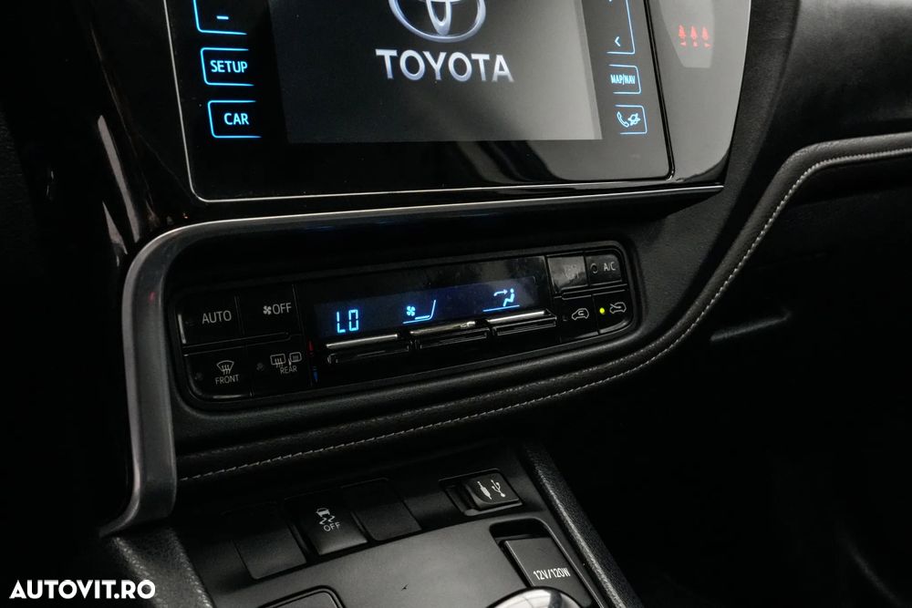 Toyota Auris 1.8 L VVT-i Sol + - 23