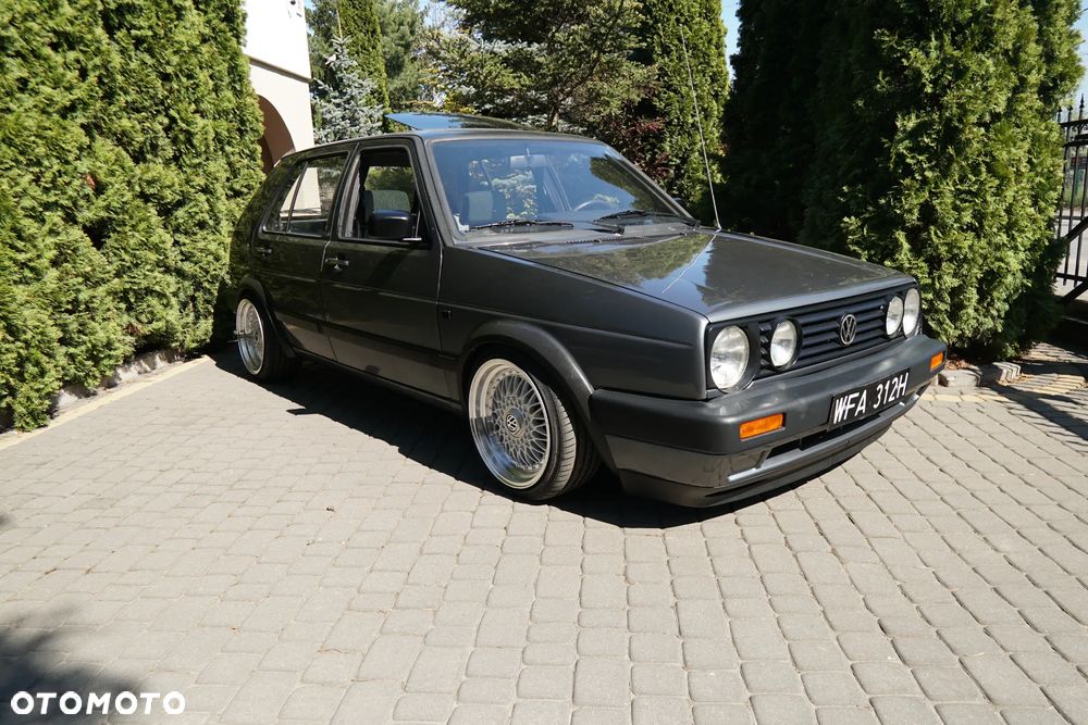 Volkswagen Golf - 1