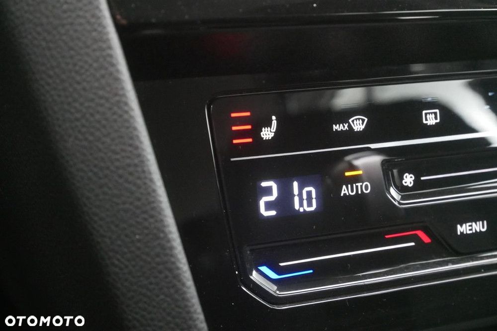 Volkswagen Passat Variant 2.0 TSI Business DSG - 23