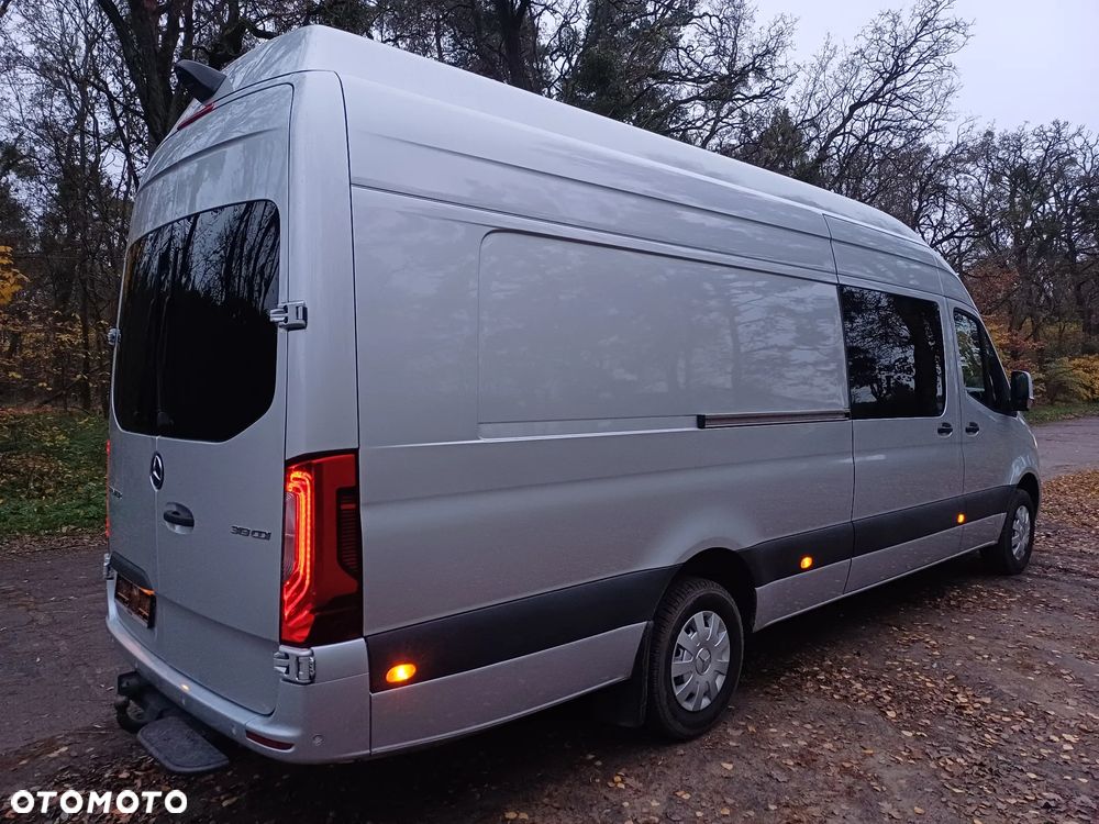 Mercedes-Benz 907 - 11