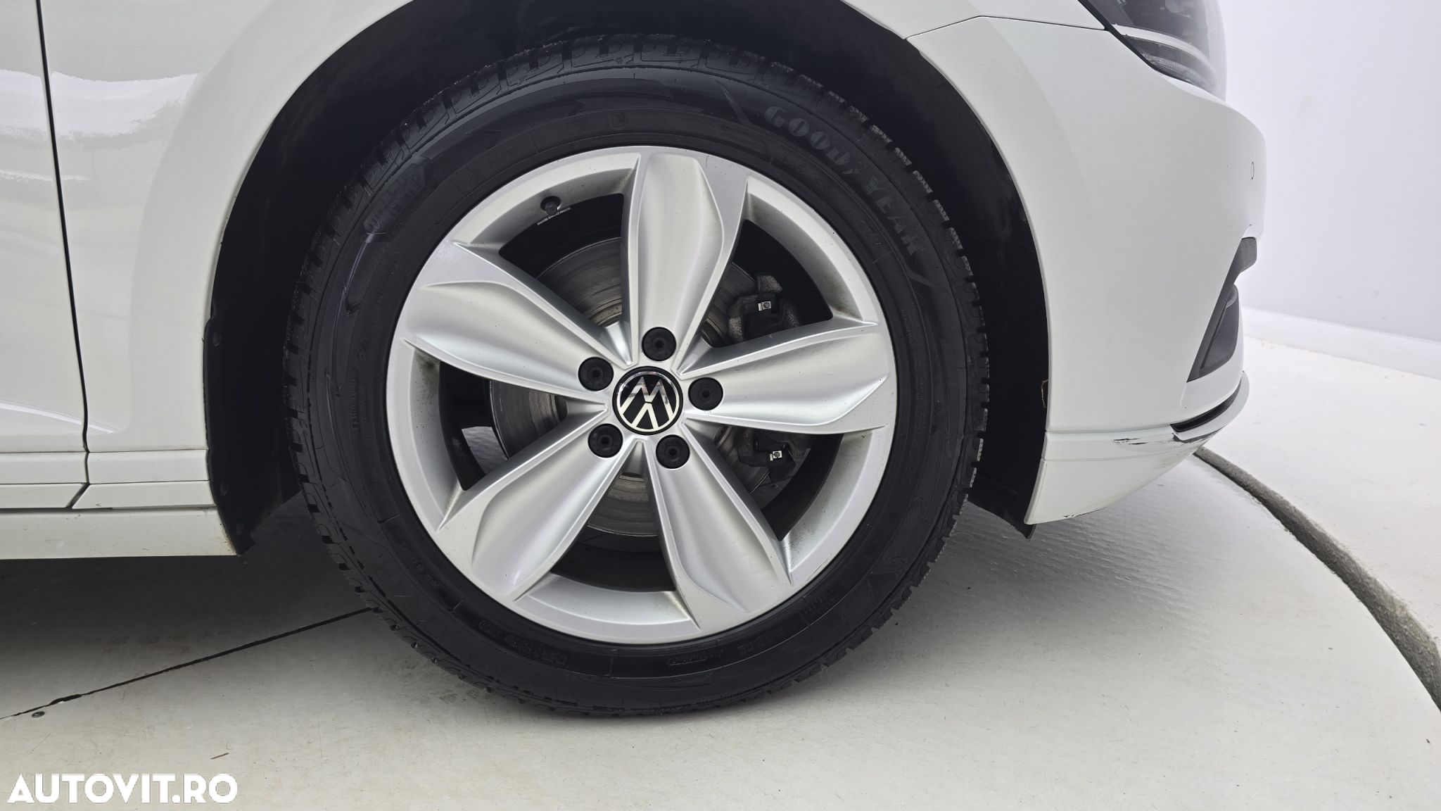 Volkswagen Passat 2.0 TDI DSG Comfortline - 23