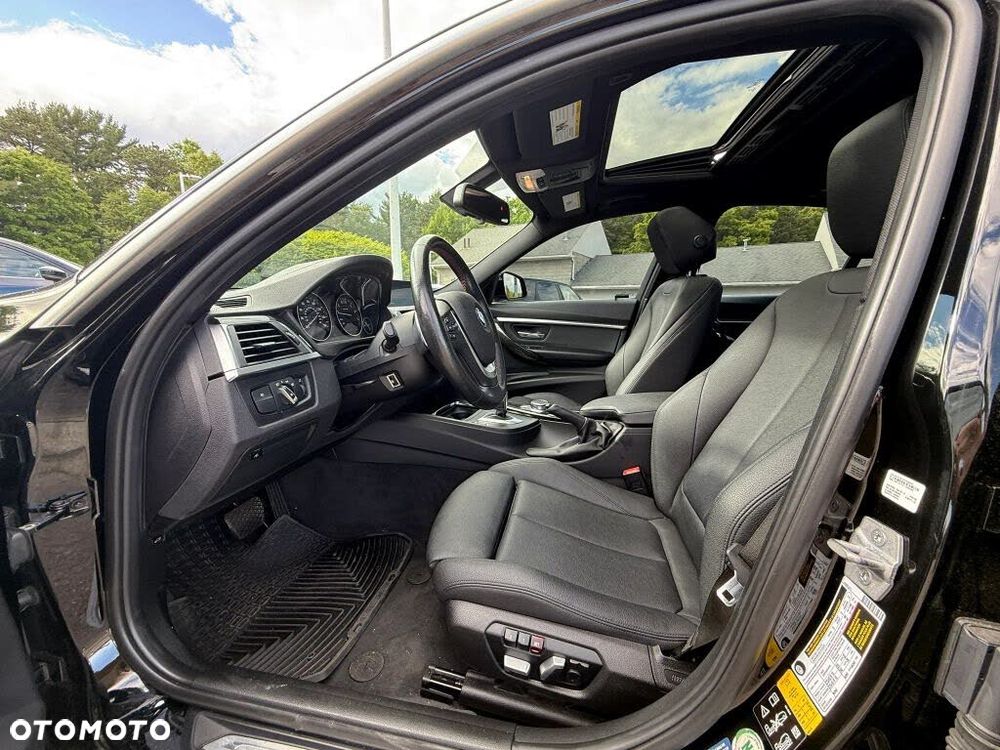 BMW Seria 3 330i xDrive - 10