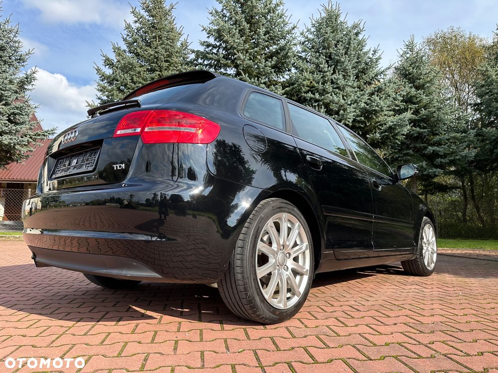 Audi A3 Sportback 1.6 TDI DPF Ambiente - 16