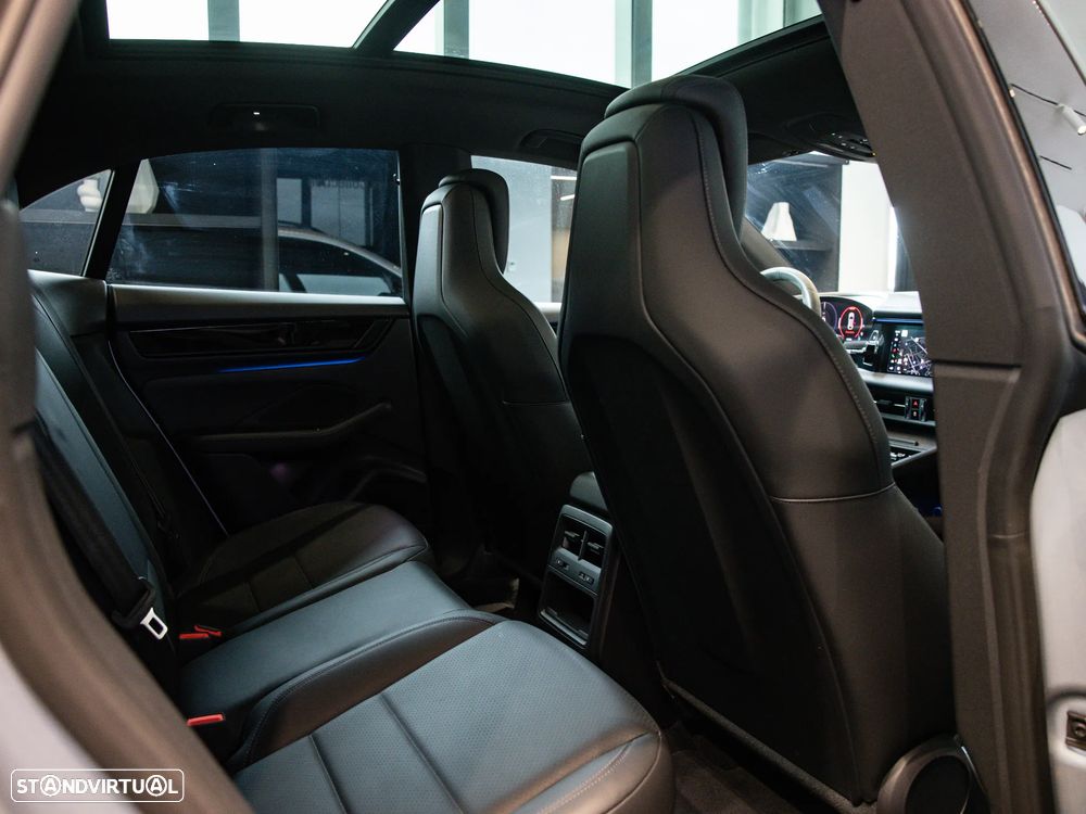 Porsche Macan Electric - 37