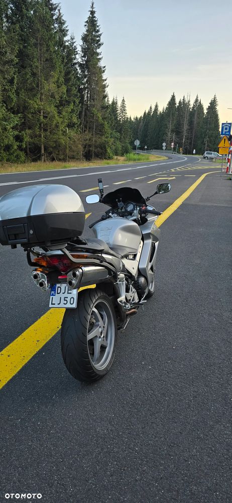 Honda VFR - 3