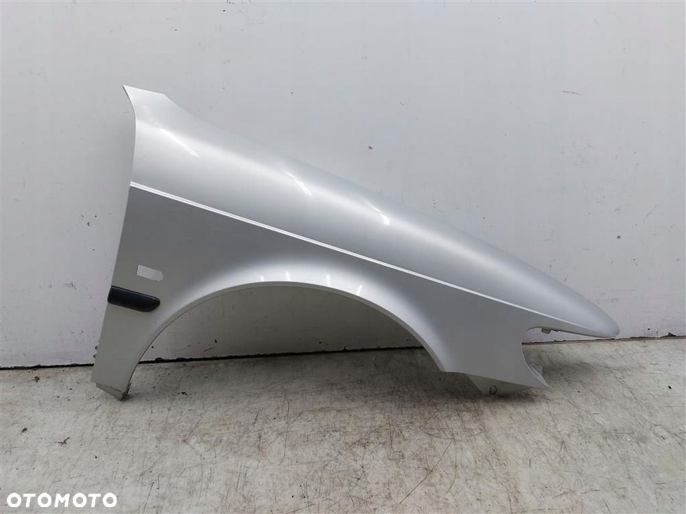 Błotnik przedni prawy Saab 93 I  1998-2002R SREBRNY