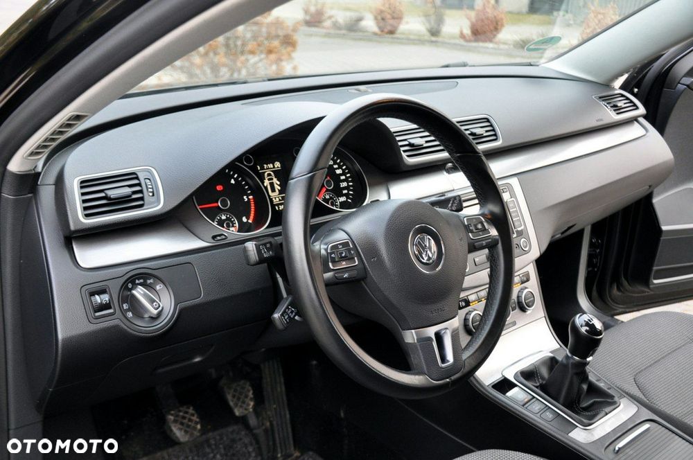 Volkswagen Passat - 22